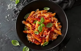 Sarımsaklı Domates Soslu Penne