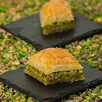 Antep Fıstıklı Özel Sarım Baklava ( 1000 g )
