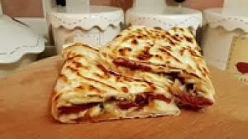 Sucuk-Kaşarlı Gözleme