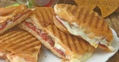 Sucuk-Kaşarlı Tost