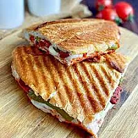 Sebzeli Kaşarlı Tost