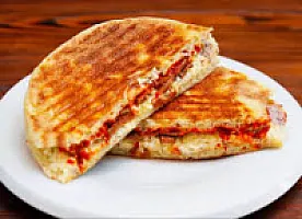 Sucuklu-Kaşarlı Bazlama Tost