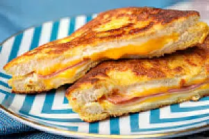 Yumurta Kaşarlı Tost