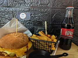 Tavuk Cheeseburger Menü