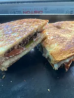 Kavurmalı Ayvalık tost