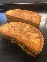 Dana sucuk Ayvalık tost