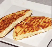 Bazlama Kaşarlı Tost