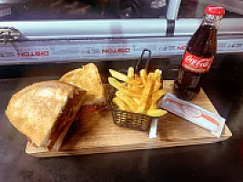 Ayvalık Ekmeğine Full Karışık Menü